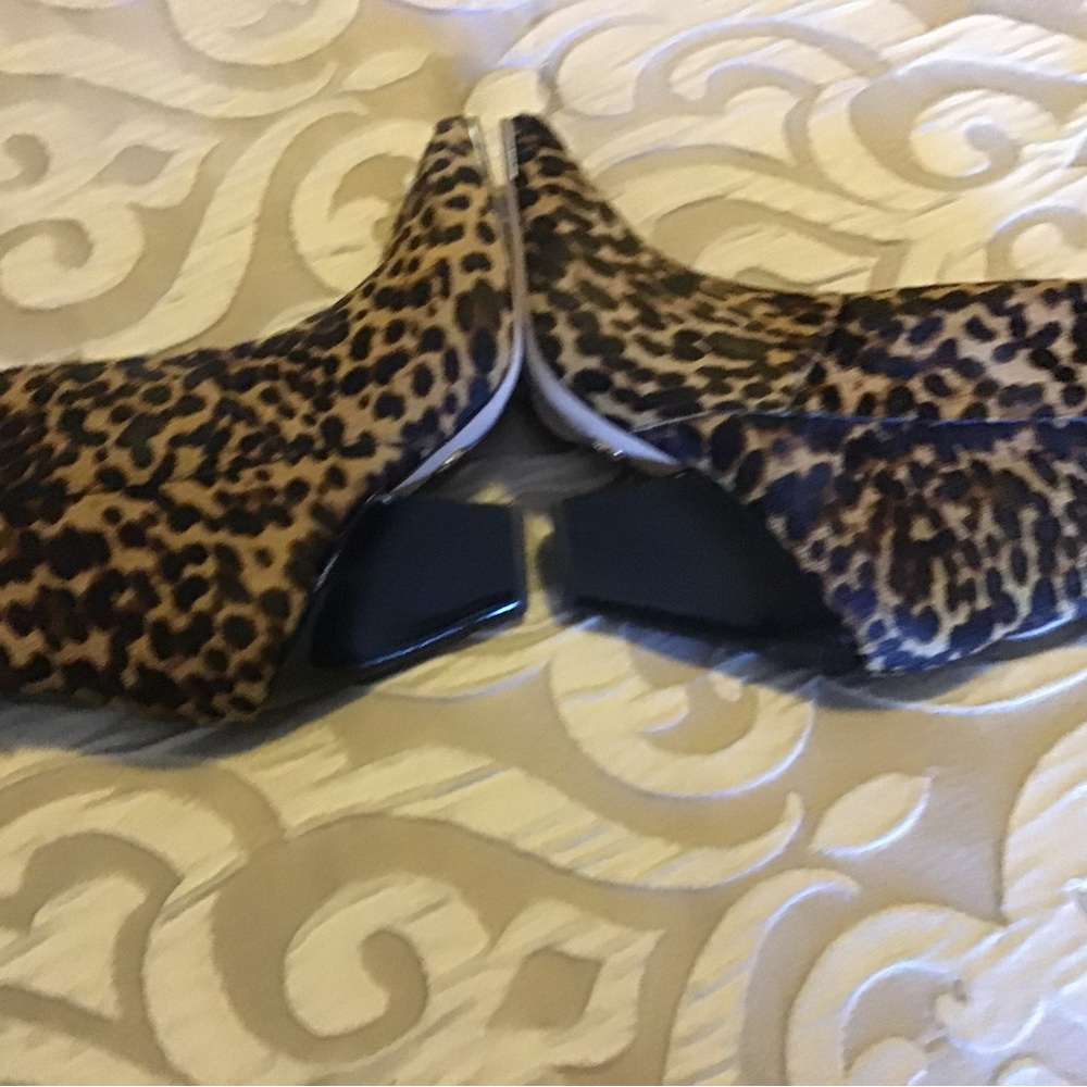 NEW TORY BURCH LEOPARD PRINT CALF HAIR ANKLE BOOT, leather, Size 7, - Picture 4 of 10